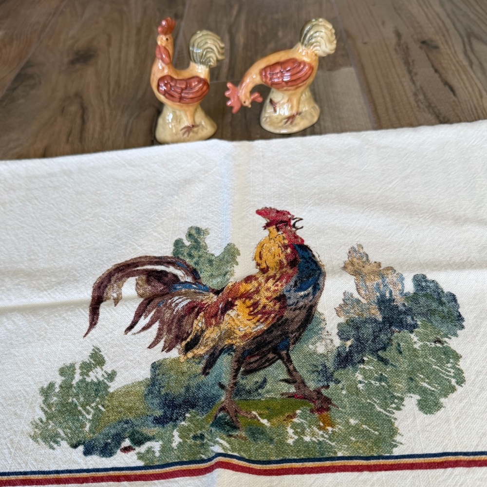 NWOT Williams Sonoma Rooster Dish Towel & Salt & Pepper Shakers - Picture 2 of 10